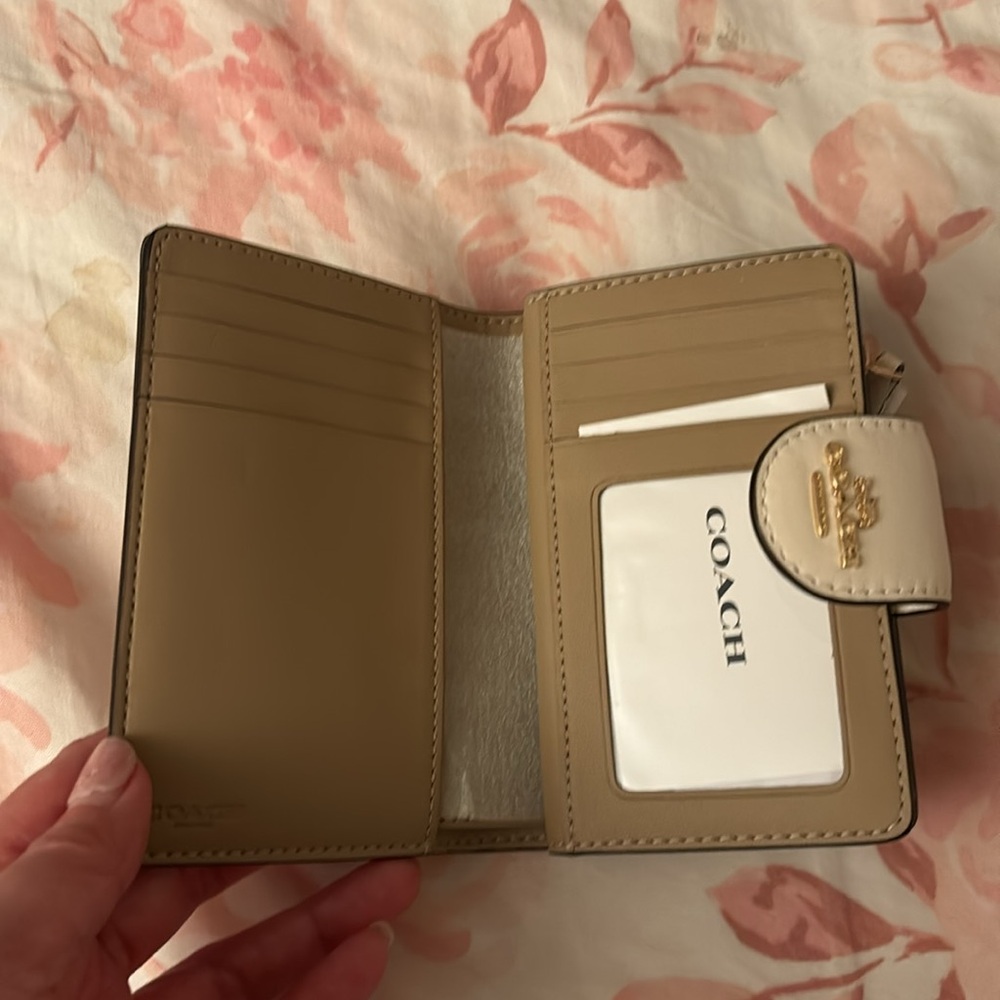 Coach light khaki floral multi wallet nwt - Picture 3 of 10